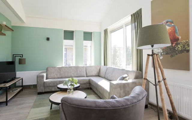 Attractive Bungalow with Covered Terrace near Veluwe