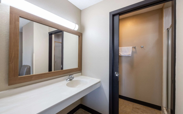 Super 8 by Wyndham O Neill NE