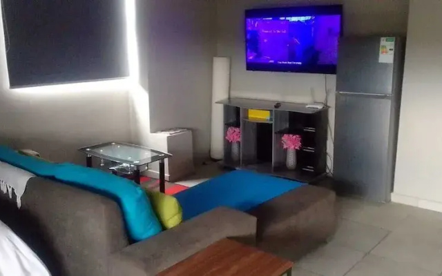 One Bedroom Unit In Central Rosebank