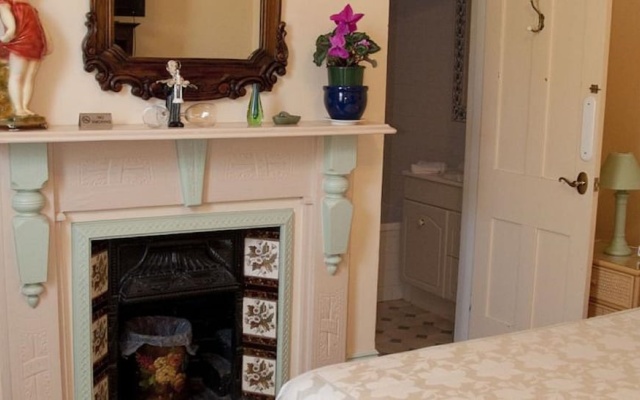 Merrebe's – Guest Rooms – Sandy Bay