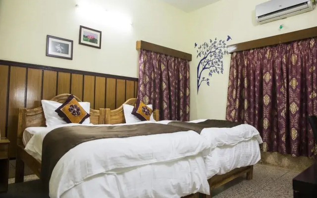 OYO Rooms Rajmahal Square