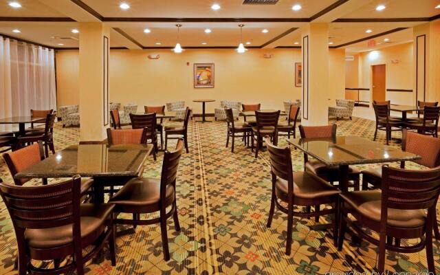 Holiday Inn Express & Suites Palm Bay by IHG