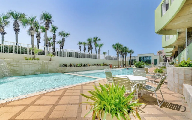 Oceanfront Galveston Condo in Amazing Location!