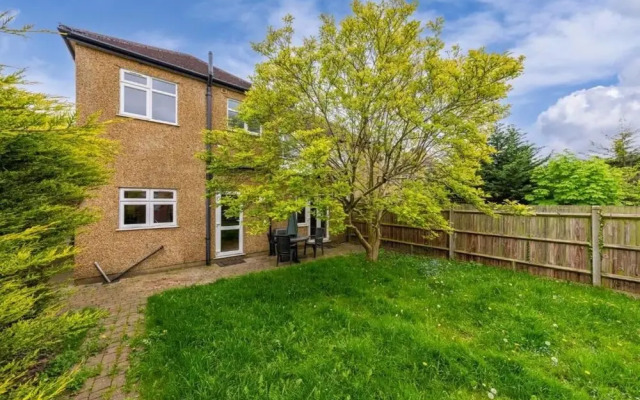 Tranquil and Lovely 5 bed House in Barnet