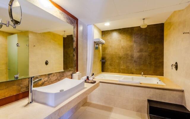 Beachfront! Luxury! 2 BR, W/ Plunge Pool. Paradise