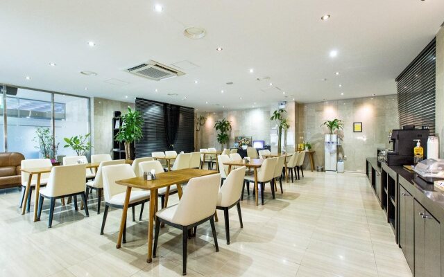 C&B Hotel