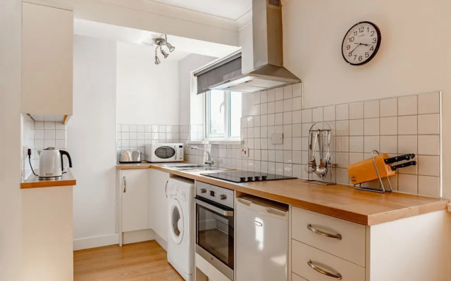 Luxury 2 Bed Room Lake View Apt Bowness Parking