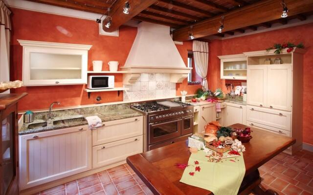 Villa Casa Rossa - In the Middle of Tuscany