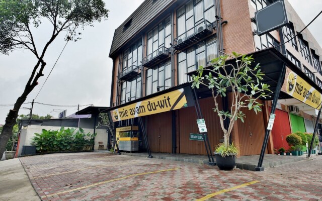 ZEN Rooms Near Mall Buaran