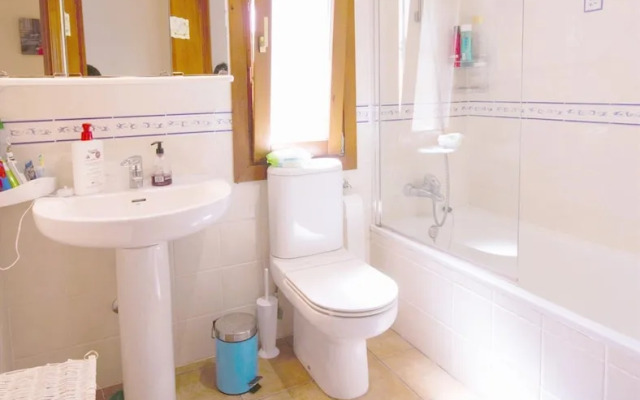 Fanila in J vea With 4 Bedrooms and 3 Bathrooms