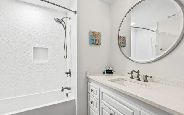 Fun In The Sun! Crescent at Miramar - Gulf Front+beach Chairs