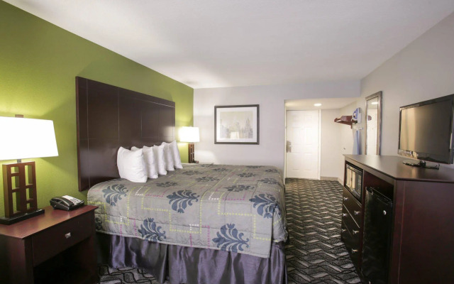 Rodeway Inn & Suites Downtown North