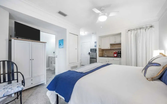 Ocean Hibiscus Retreat For 8