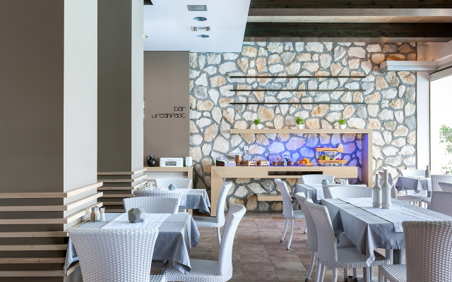Memories Beach Hotel