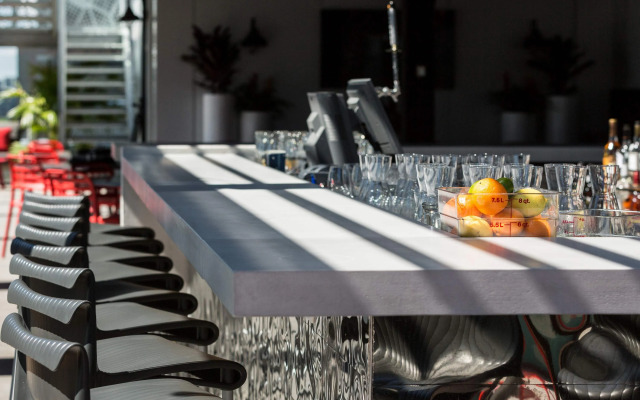 Renaissance Montreal Downtown Hotel