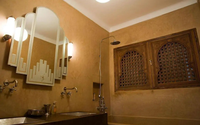 Riad Le J