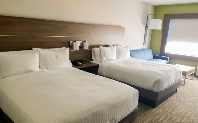 Holiday Inn Express & Suites Charlotte NE - University Area, an IHG Hotel