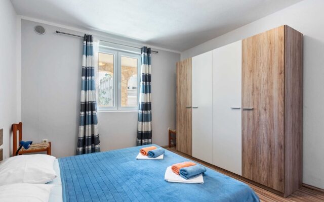 Homely Apartment in Vir With Balcony