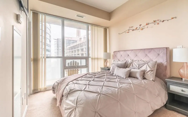 Sky View Suites - Maple Leaf Square