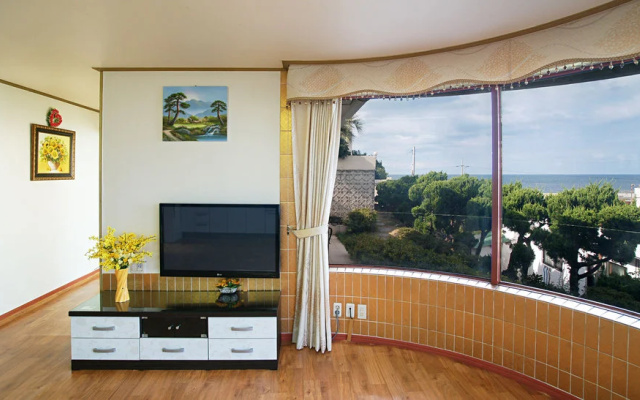 Goodstay Navis Hotel