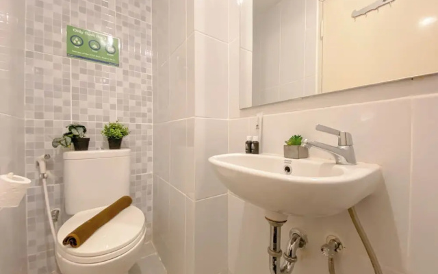 Minimalist And Comfort Studio Apartment Tokyo Riverside Pik 2 – Bathroom – Jakarta
