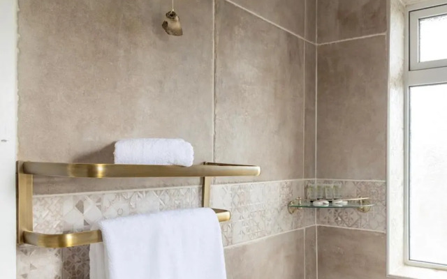 Charming Frome Retreat With 4 Bedrooms