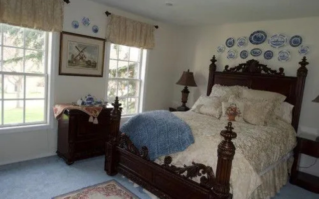 Sea Mist Waterfront Inn