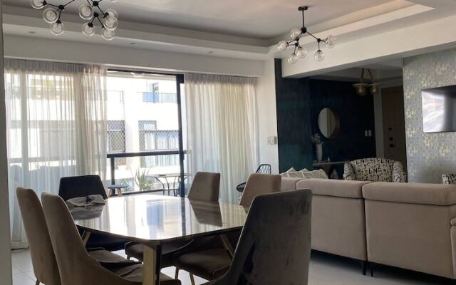 "luxurious and Elegant Apartment in Bella Vista"