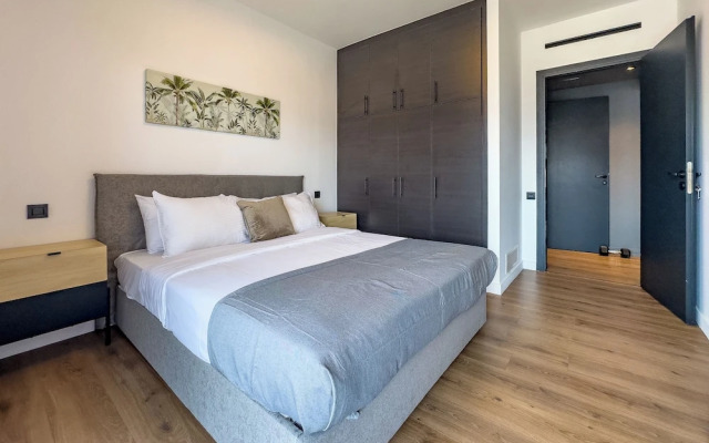 Phaedrus Living Apollo Skyview Penthouse