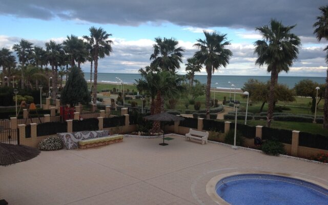 LET 4 U Cala Blanca I Frontal