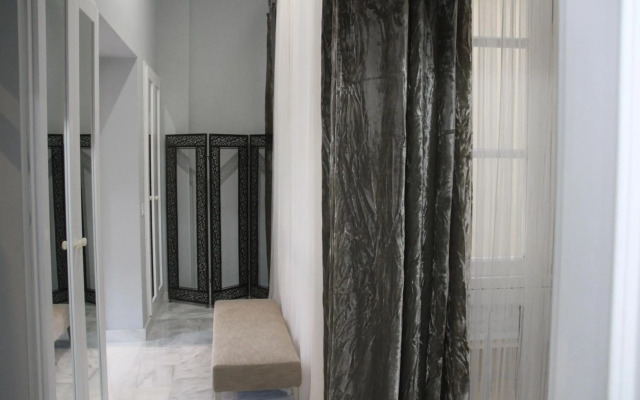 Luxurious 2 bedroom flat in a historic building