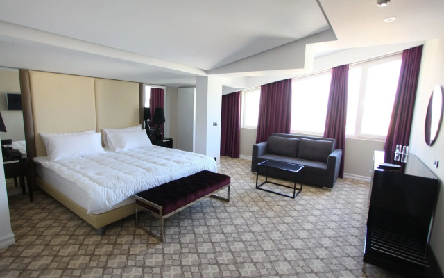 Senator Hotel