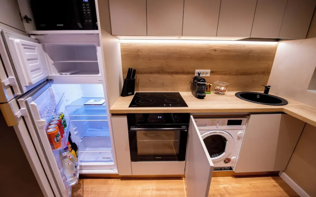 Sakura - One Bedroom Apartment - Next to Victoria Avenue and Cismigiu Park