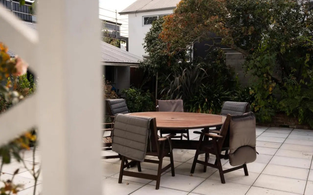 Charming 1920s Villa on Bealey Ave