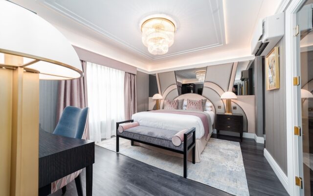 No.4 Carlton Hotel
