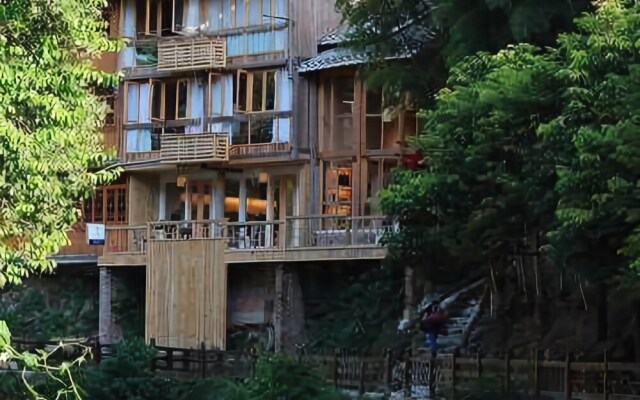 Liping Dong Art Theme Hotel