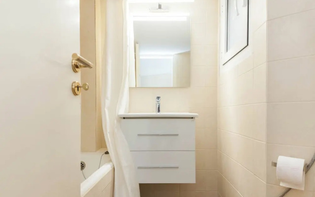 Modern Comfort 1Bd Apt with Balcony