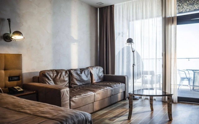 M1 Club Hotel