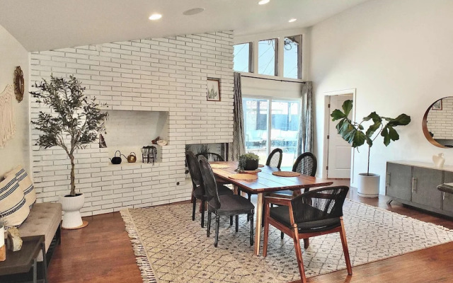 Bellflower Breeze Charming 3 BDR in Long Beach!