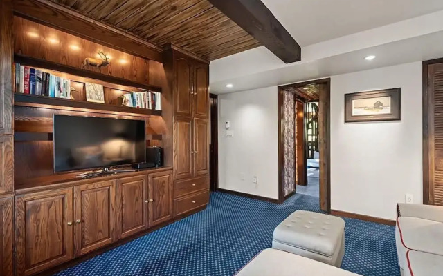 3 BR Penthouse w Hot-tub -mountain Views