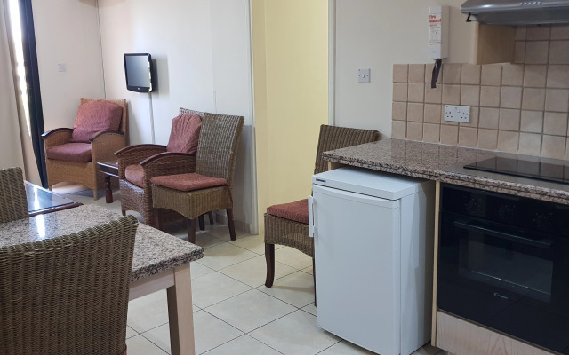 Senator Hotel Apartments - Adults Only