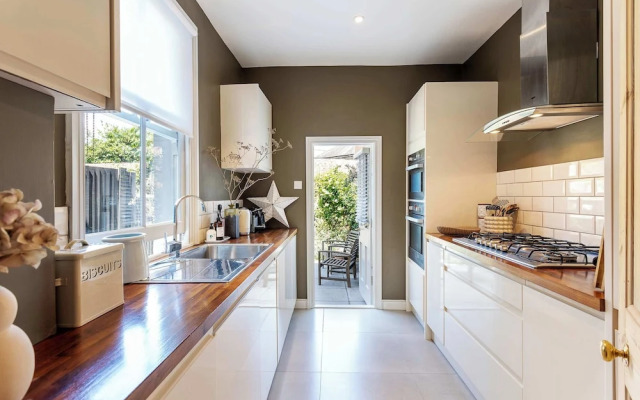 Tooting's Charming Victorian Garden Hideaway