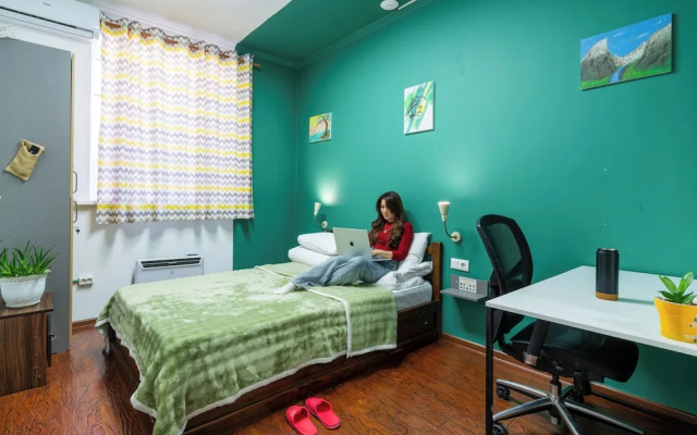 ololoFreelander work and travel Hostel