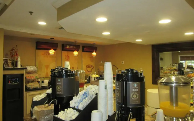 Palmera Inn and Suites