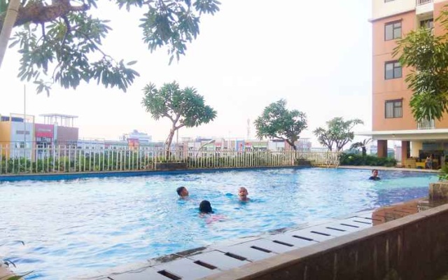Cozy Living and Comfortable 2BR at Lagoon Bekasi Town Square Apartment By Travelio – Pool – Bekasi