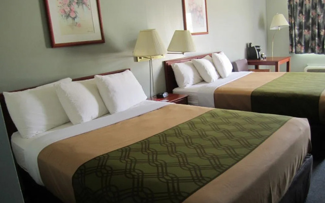 Econo Lodge Inn & Suites Cranbrook