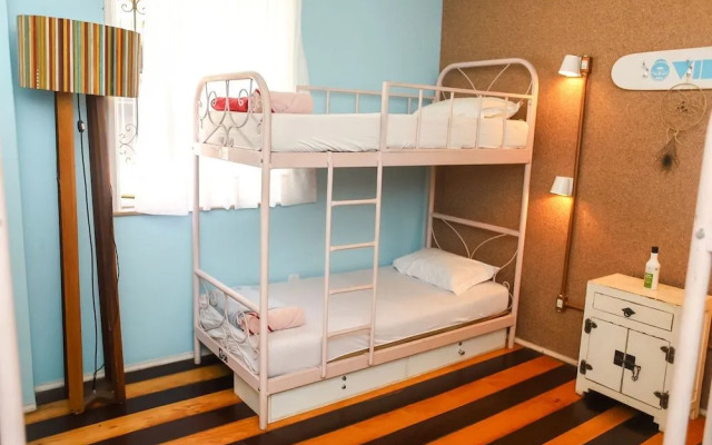 Ôvibe Party Hostel & Arts