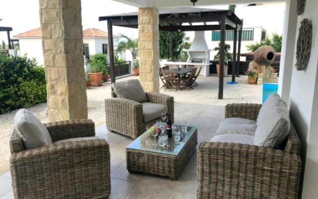 Paradise Villa 14-Peyia