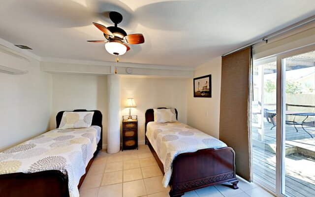 The Purple House - Four Bedroom Home