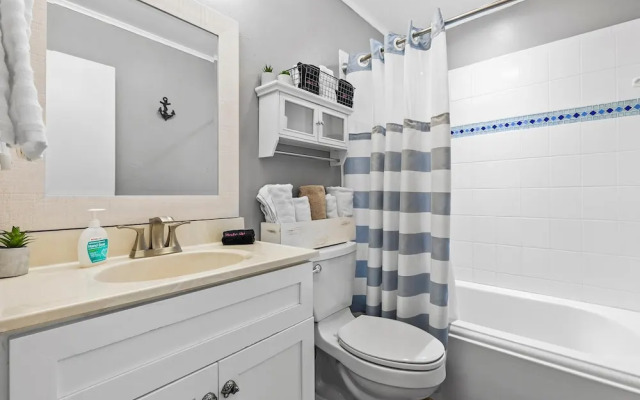 Colony Beach Club 210